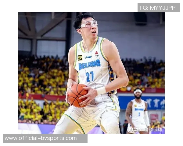 周琦首次现场观赛感受男双比赛魅力轻松3-0胜利乐趣无穷