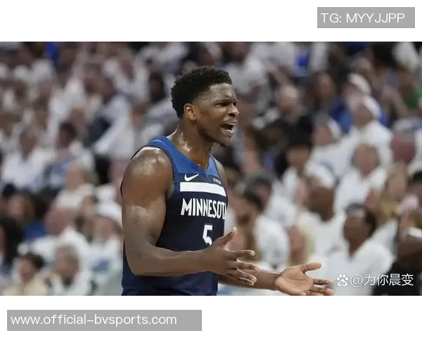 森林狼新赛季备战热情高涨爱德华兹迪文里德训练照展笑颜