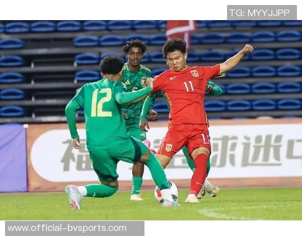 国足U16对朝鲜比赛中体能透支明显边路传球手短缺成制约因素 国足U16对朝鲜比赛中体能透支明显边路传球手短缺成制约因素