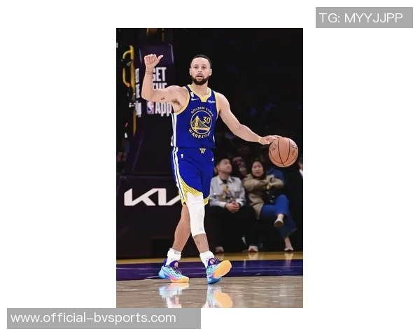 库里赛季初表现惊艳场均333分助攻和抢断数据同样出色