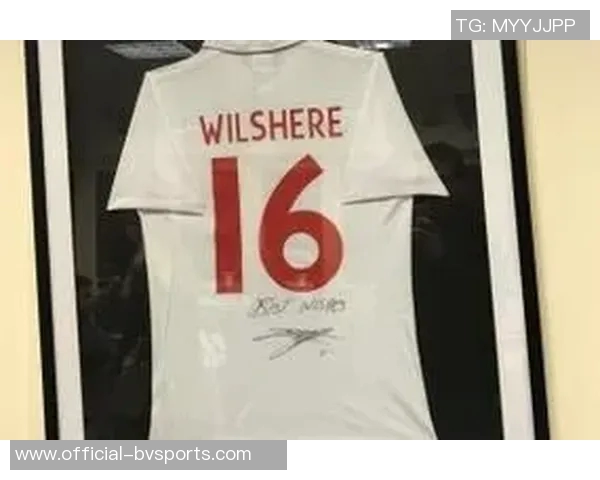 卢顿主场悬挂新帅威尔希尔老球衣彰显青训情怀