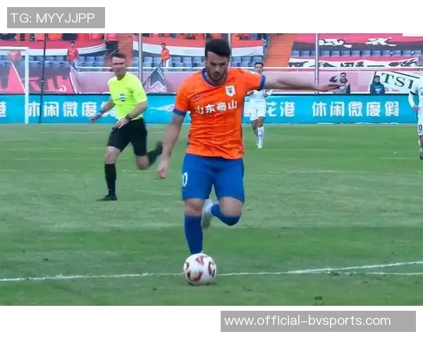 泰山小将齐千程亮相赛前发布会进入本轮中超比赛名单引关注 泰山小将齐千程亮相赛前发布会进入本轮中超比赛名单引关注