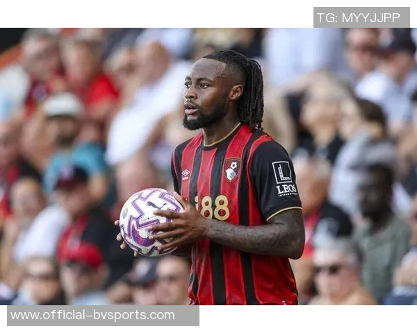 双足神射手塞梅尼奥本赛季已斩获17球左脚8球右脚9球展现全面实力